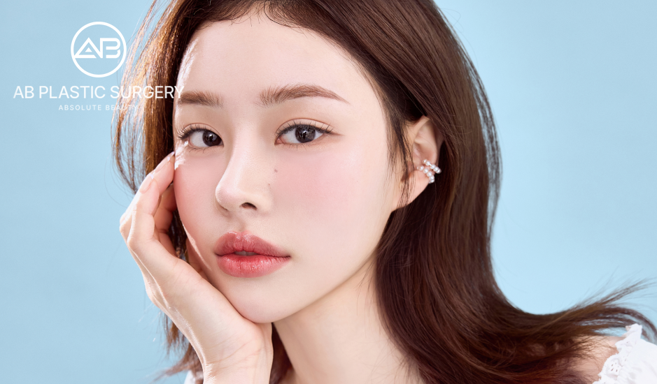 韓國整形後自然挺拔的鼻型,女性模特展示韓式隆鼻效果,AB整形外科形象照